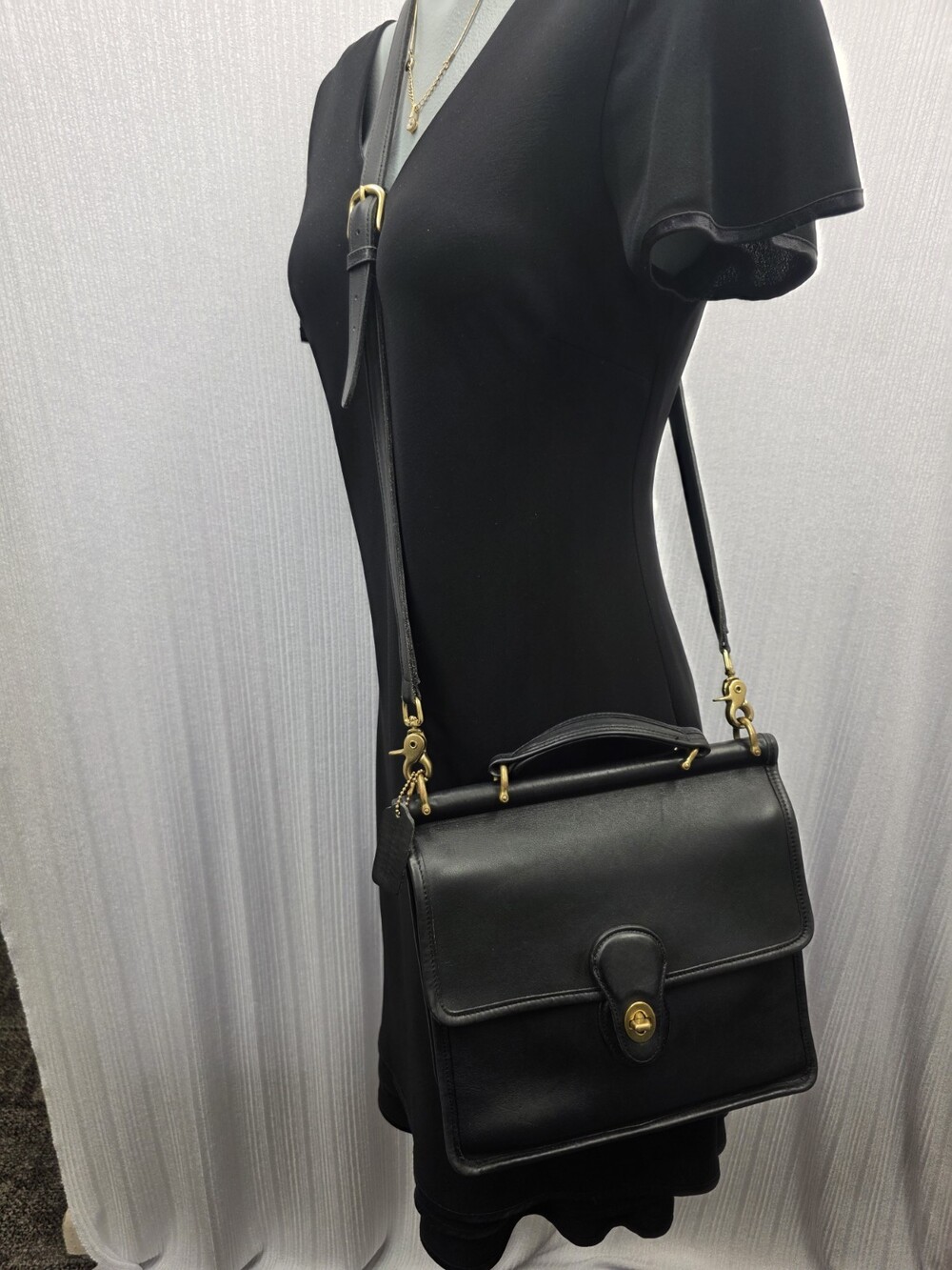 Vintage Coach 9927 Willis Purse Black Leather Turn Lock Top Handle Crossbody Bag